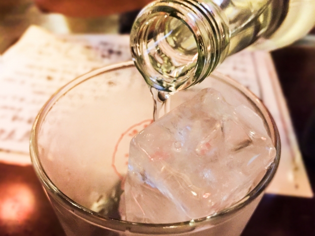 オズワルド伊藤さん"飲み芸人"としての伊藤俊介 笑いに昇華する酒好きキャラの裏側