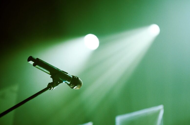 アーティスト活動とモデル仕事の今｜楽曲リリースやランウェイ出演を紹介のイメージ画像